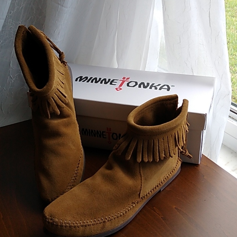Women's Minnetonka Back Zip Hardsole Boot